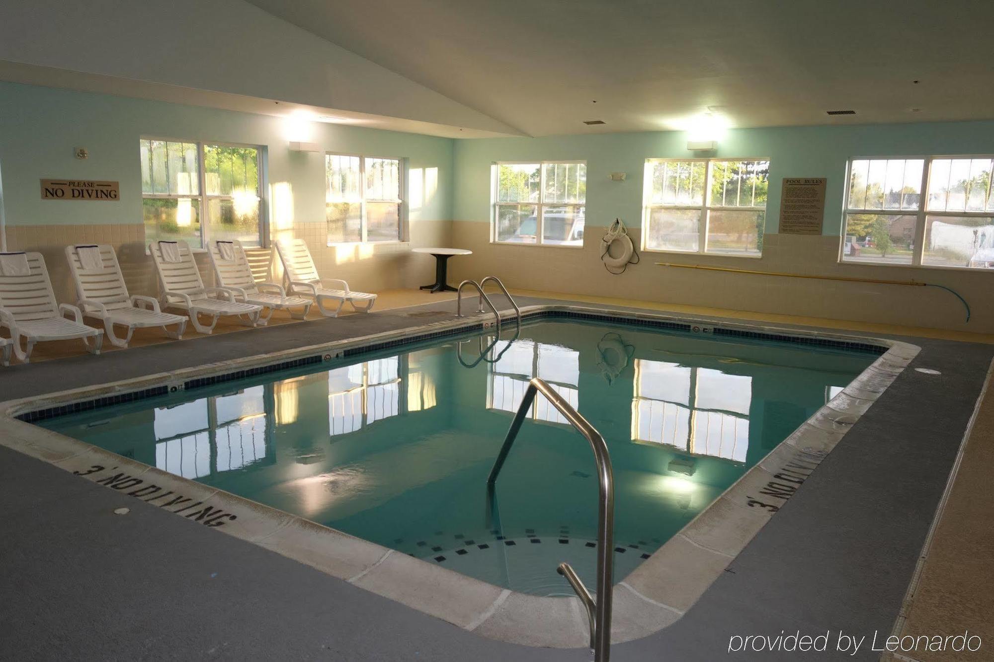 Hotel Country & By Radisson, Lansing, Mi 3*